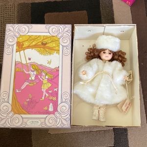 Vintage a royal doll style R86-1212 with original box